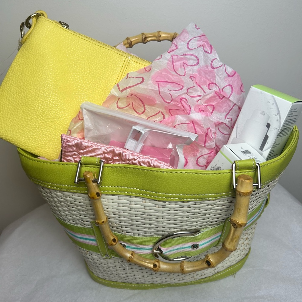 Bath & Body Works Green and White STUFFED Bag